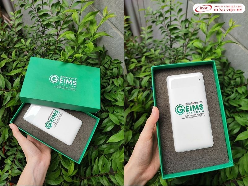 Pin sạc dự phòng vỏ nhựa in logo doanh nghiệp làm quà tặng công nghệ cho nhân viên.