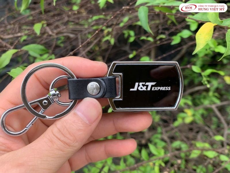 Móc khóa in logo theo yêu cầu có chi phí tiết kiệm, phù hợp cho các sự kiện tặng quà số lượng lớn.
