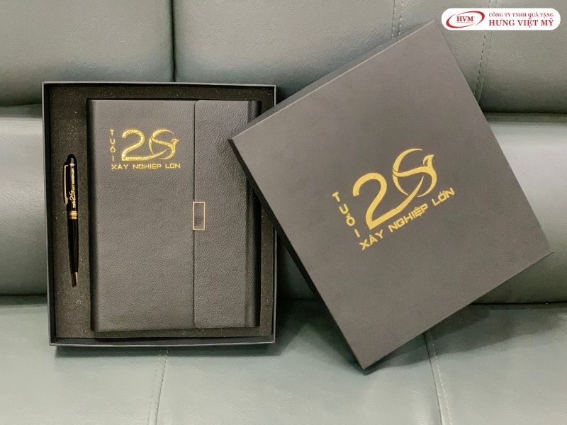 Set sổ tay kèm bút ký đồng bộ là bộ quà tặng tri ân lịch thiệp dành riêng cho giới văn phòng và đối tác.