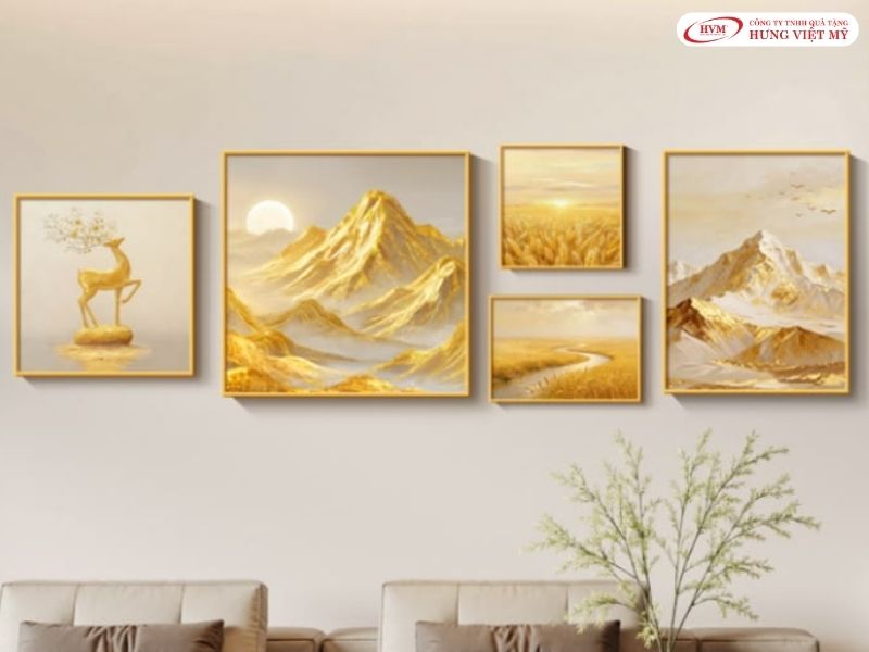 Tranh mạ vàng biểu tượng thuyền buồm xuôi gió là món quà tặng tri ân cao cấp mang ý nghĩa phát tài hanh thông.
