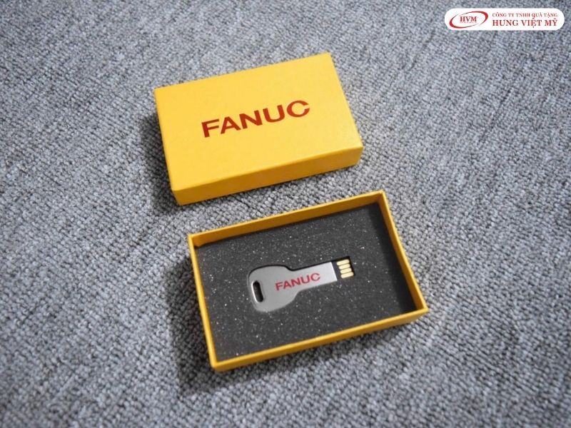 USB in khắc logo hỗ trợ sao lưu dữ liệu công việc nhanh chóng, thiết kế nhỏ nhắn và tinh tế.