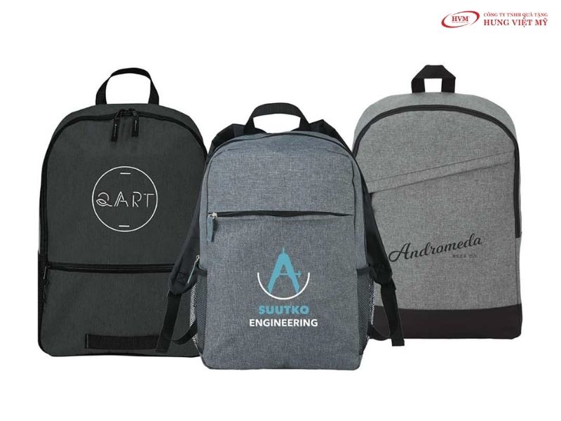 Balo laptop vải chống thấm thêu logo là món quà tặng tất niên công ty tiện ích cho nhân sự di chuyển hằng ngày.