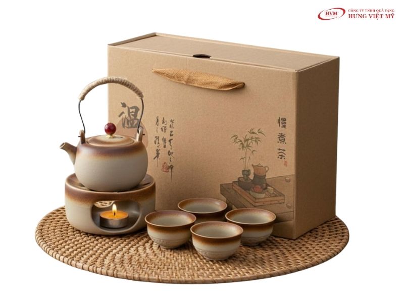 Bộ ấm chén gốm sứ Bát Tràng men trắng viền vàng, món quà tặng Year End Party cho đối tác cao cấp