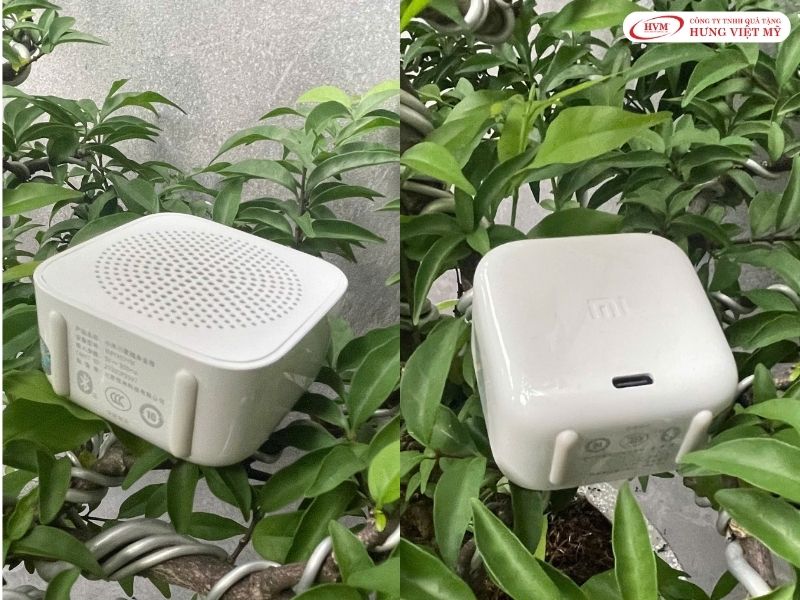 Loa Bluetooth cầm tay in logo nhỏ gọn, phần thưởng bốc thăm trúng thưởng hấp dẫn trong đêm tiệc tất niên.