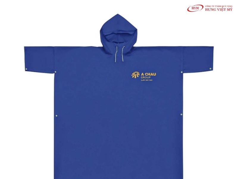 Áo mưa vải dù chống rách in logo lưng áo, quà tặng tất niên công ty tiện ích trong mọi cung đường.