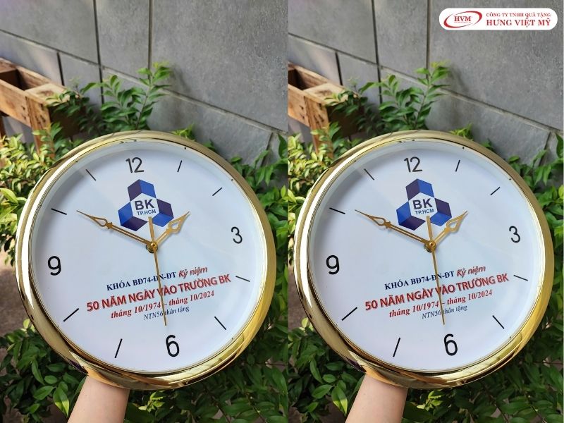 Đồng hồ treo tường in logo ngân hàng kim trôi êm ái trang trí phòng khách và văn phòng.