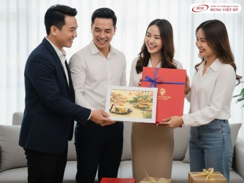 Lựa chọn quà tặng khách hàng ngân hàng phù hợp với từng phân khúc người nhận.