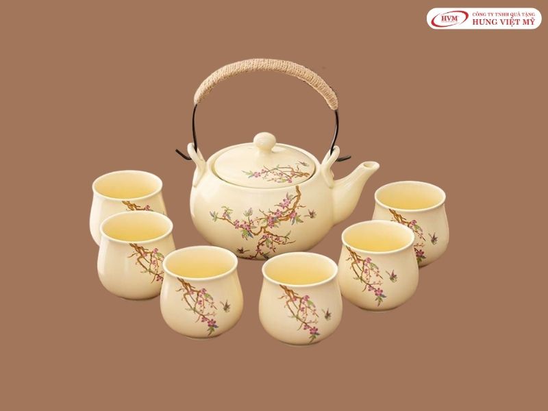 Bộ ấm chén gốm sứ Bát Tràng in logo làm quà tặng ngành dược phẩm dịp lễ Tết