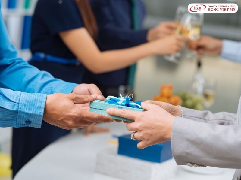 Quà tặng ngành dược phẩm in logo giúp tri ân bác sĩ, dược sĩ và tăng nhận diện thương hiệu