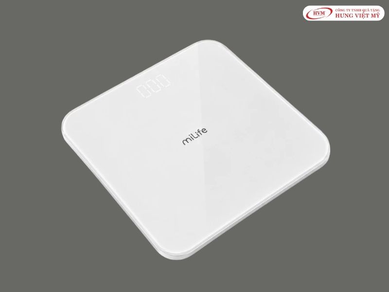 Cân sức khỏe mặt kính cường lực in logo, sử dụng chung trong gia đình khách hàng.