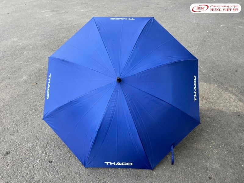 Mẫu ô dù cầm tay quà tặng khách hàng bảo hiểm sang trọng, tiện lợi để trong ô tô hay balo làm việc.