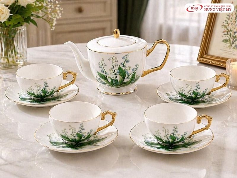 Bộ ấm trà in logo sắc nét trao tặng công đoàn giáo viên nhân dịp lễ Tết và kỷ niệm trường.