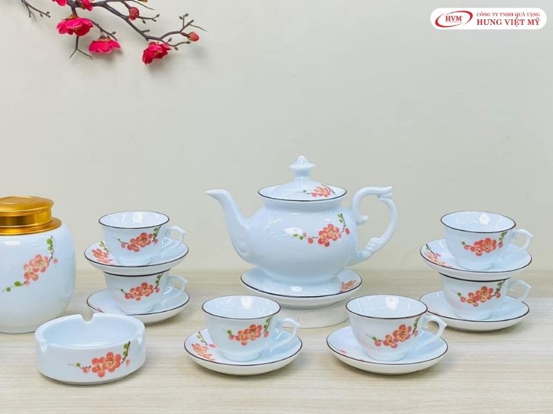 Bộ ly sứ in ấn thông điệp hội nghị giáo dục với chi phí tối ưu khi đặt hàng số lượng lớn.