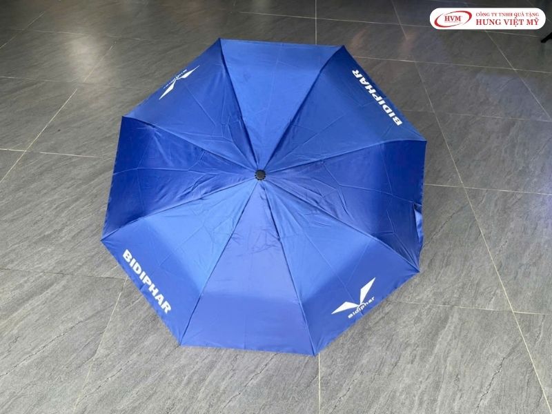 Món quà ô dù in logo trường học thể hiện sự chăm sóc chu đáo đến sức khỏe của đội ngũ nhà giáo