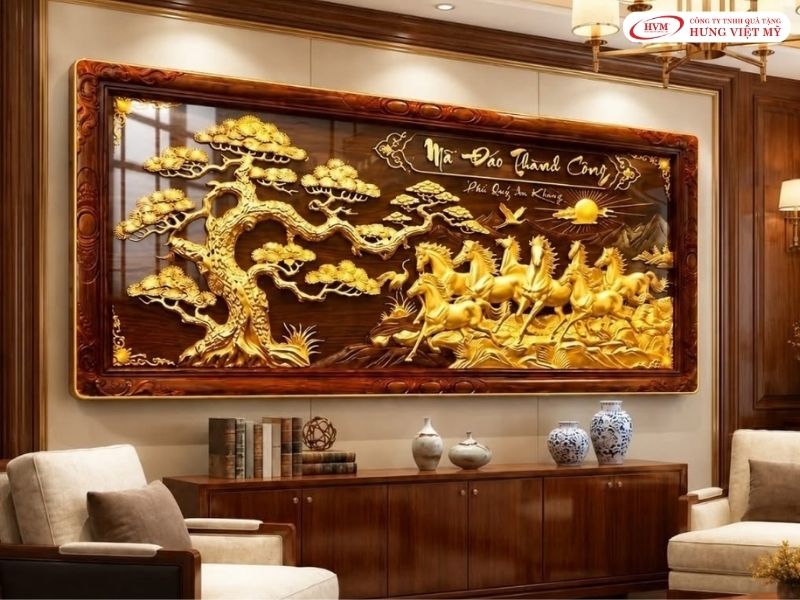 Tranh phong thủy mạ vàng Mã Đáo Thành Công, quà tặng khách hàng VIP mang lời chúc tài lộc.