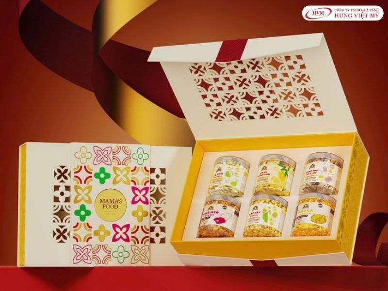 Set bánh Tết cao cấp đóng hộp trang nhã, giải pháp quà tặng số lượng lớn cho nhân viên.