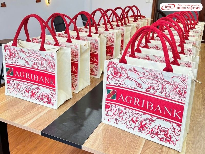 T&uacute;i canvas l&agrave;m qu&agrave; tặng doanh nghiệp gi&aacute; rẻ tri &acirc;n kh&aacute;ch h&agrave;ng 