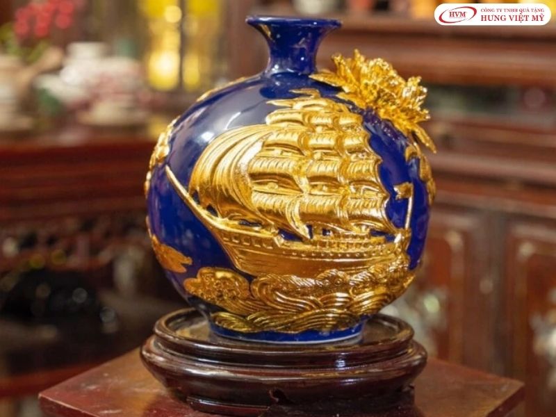 Bình hút tài lộc gốm sứ gửi lời chúc may mắn đến đối tác dịp 10 năm thành lập
