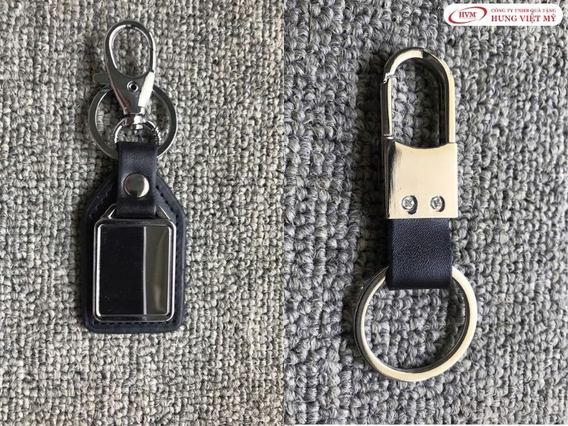 Móc khóa da, gỗ, kim loại in logo và con số 10 cho khách mời dự lễ kỷ niệm