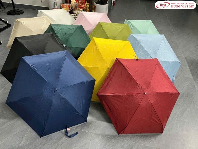 Ô gấp gọn dễ bỏ túi xách hoặc cốp xe, dùng được cả khi nắng lẫn mưa