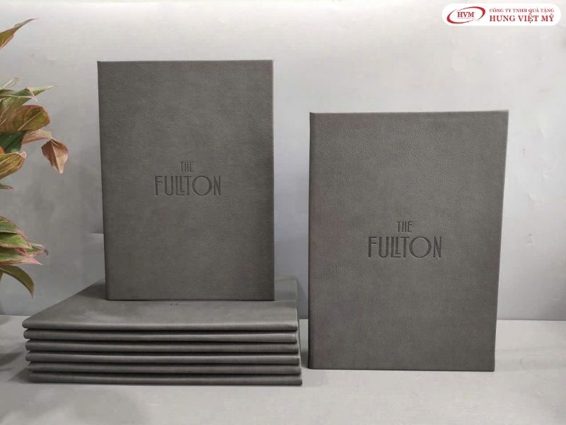 Sổ tay bìa in logo, trang đầu in lời cảm ơn gửi nhân viên dịp kỷ niệm 10 năm