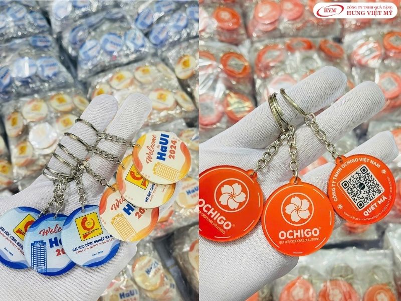 Móc khóa in logo làm quà tặng hội nghị nhỏ gọn, chi phí thấp