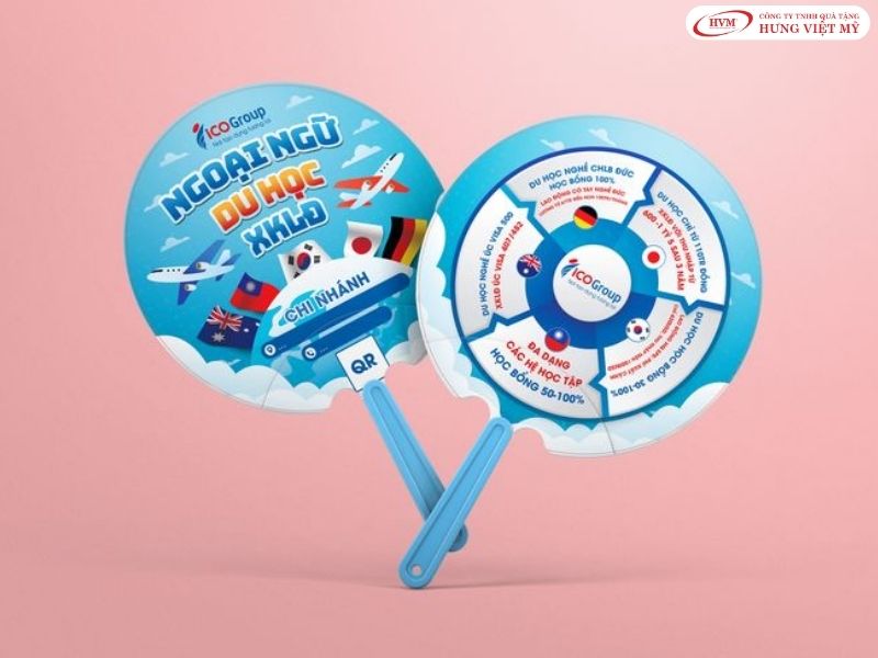 Quạt nhựa cầm tay in logo làm quà tặng hội nghị giá rẻ cho sự kiện mùa nóng