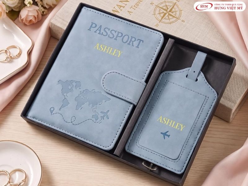 Quà tặng du lịch doanh nghiệp giúp logo theo chân khách hàng qua sân bay, khách sạn và điểm tham quan.