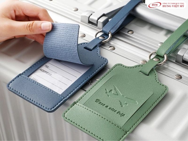 Tag hành lý in logo, quà tặng khách du lịch giúp nhận ra vali ở băng chuyền sân bay.