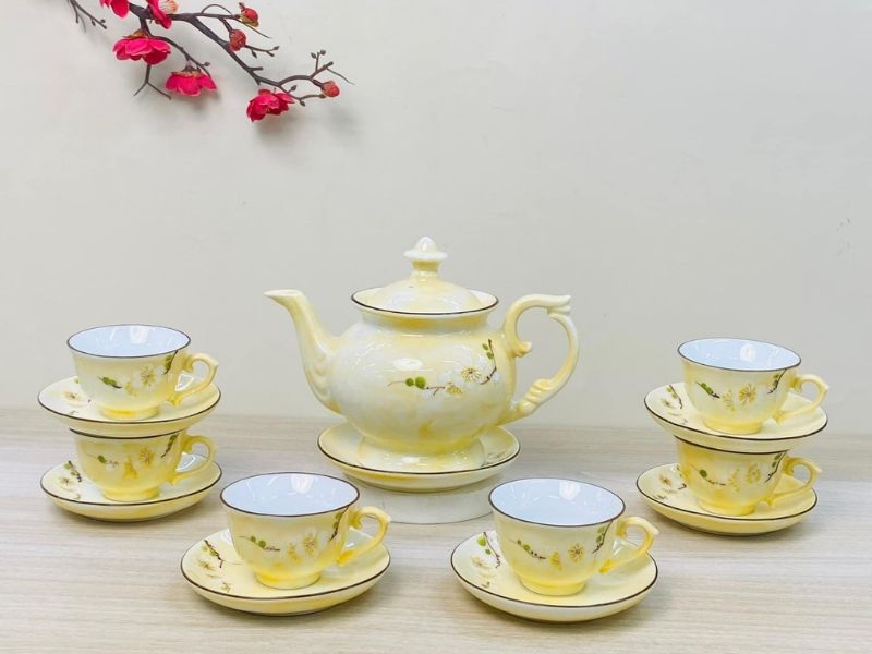 Bộ ấm chén gốm sứ in logo, quà tặng khách hàng ngành xây dựng dịp Tết.